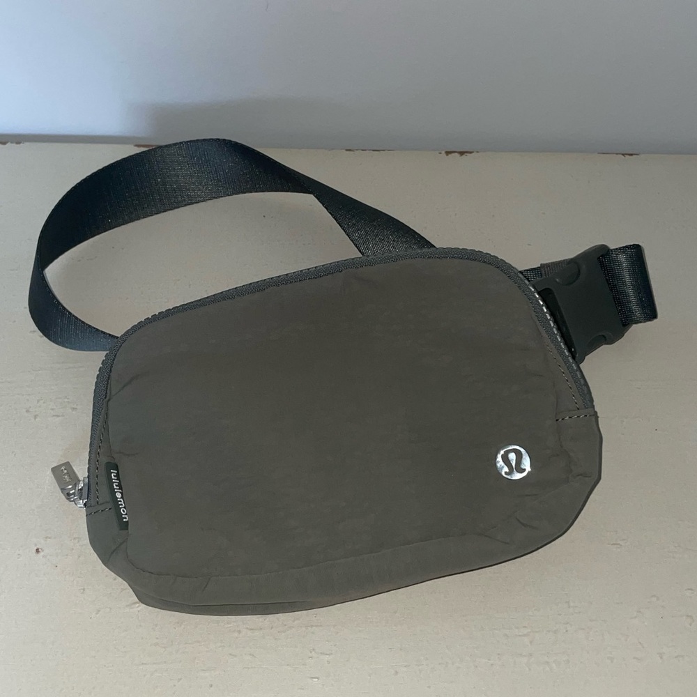 Lululemon Everywhere Belt Bag